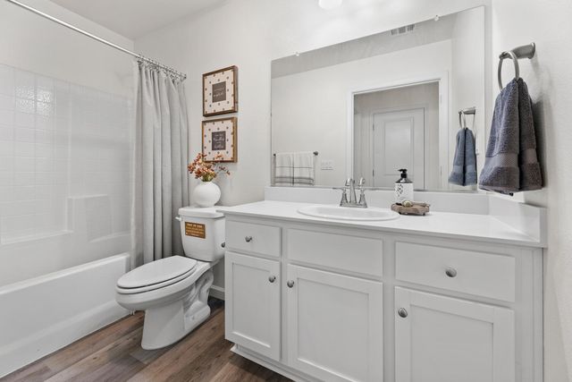 7111 W Wren Avenue, Visalia, CA 93291