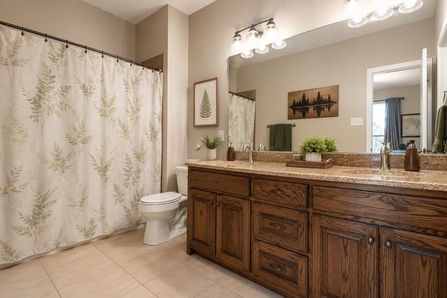182 Oak Hills Drive, Mabank, TX 75156