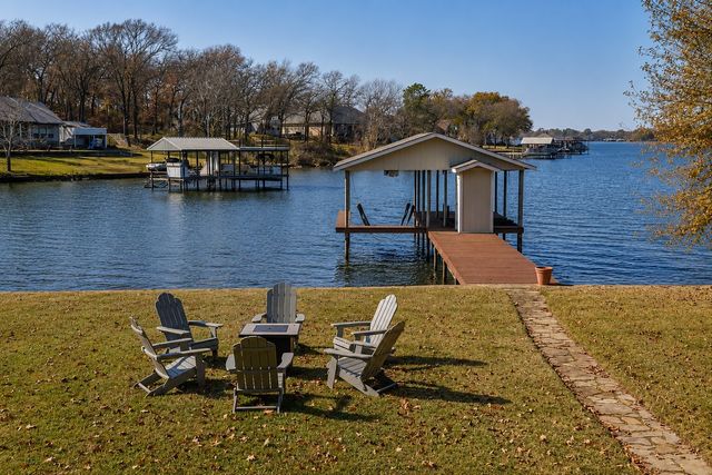 182 Oak Hills Drive, Mabank, TX 75156
