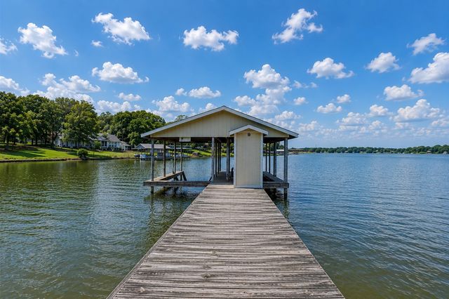 182 Oak Hills Drive, Mabank, TX 75156