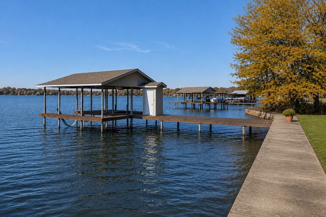 182 Oak Hills Drive, Mabank, TX 75156