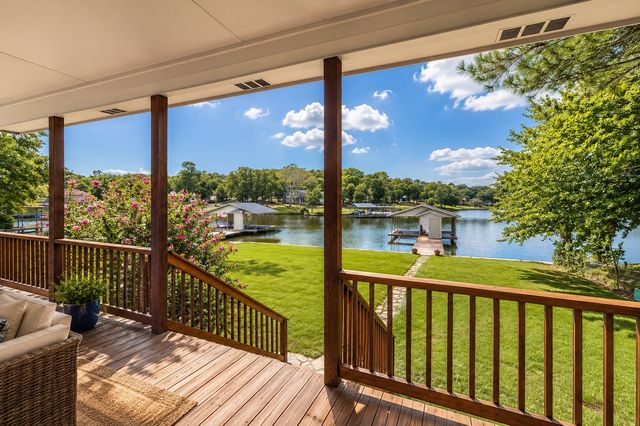 182 Oak Hills Drive, Mabank, TX 75156
