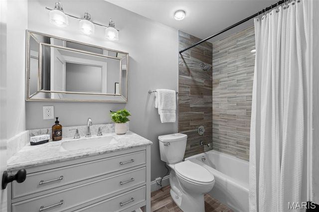 825 Windsor Gardens Court, St Louis, MO 63021