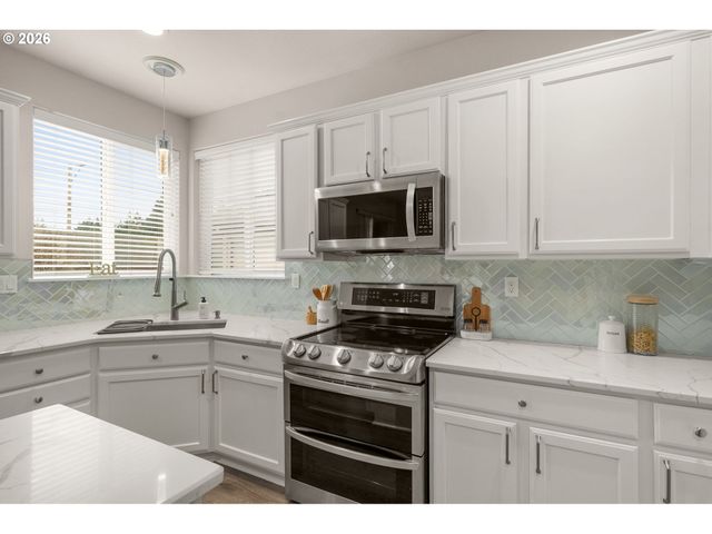 17106 Sw ROOSEVELT St, Sherwood, OR 97140