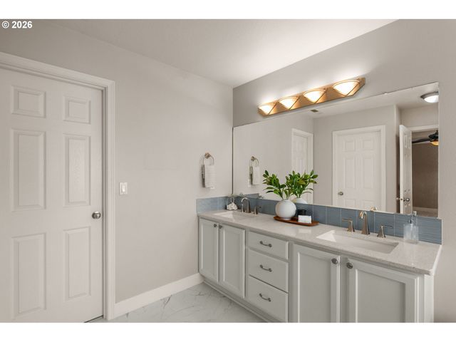 17106 Sw ROOSEVELT St, Sherwood, OR 97140