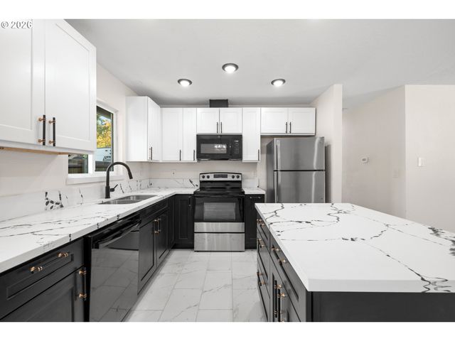 8120 Se 89TH Ave, Portland, OR 97266