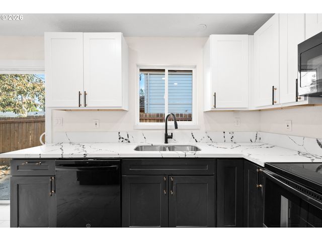 8120 Se 89TH Ave, Portland, OR 97266