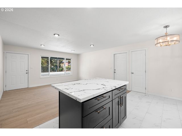 8120 Se 89TH Ave, Portland, OR 97266
