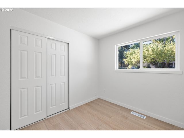 8120 Se 89TH Ave, Portland, OR 97266