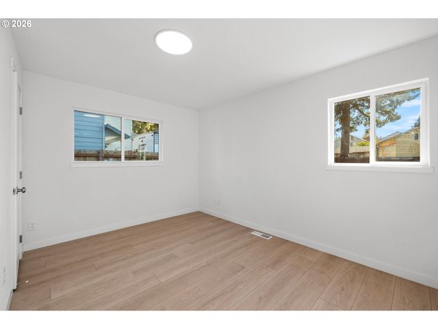 8120 Se 89TH Ave, Portland, OR 97266