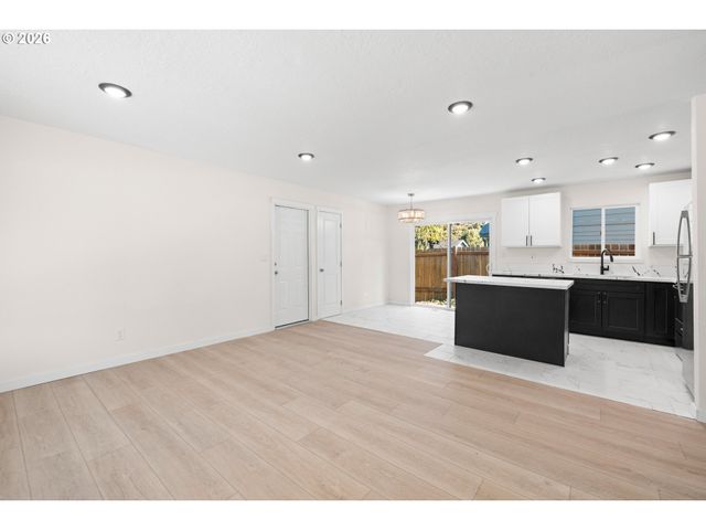 8120 Se 89TH Ave, Portland, OR 97266