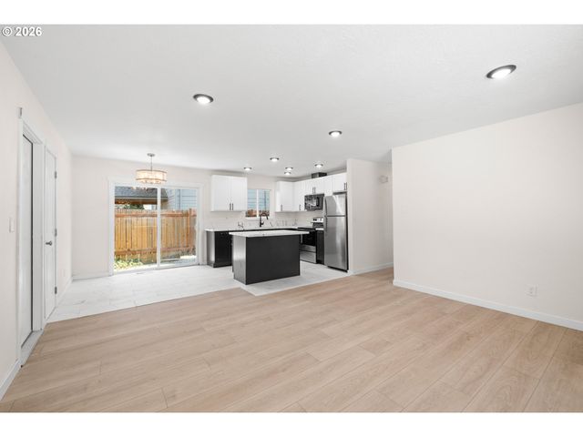 8120 Se 89TH Ave, Portland, OR 97266