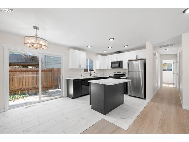 8120 Se 89TH Ave, Portland, OR 97266