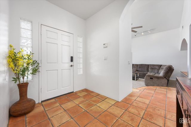 9003 Birch Creek Court, Bakersfield, CA 93312