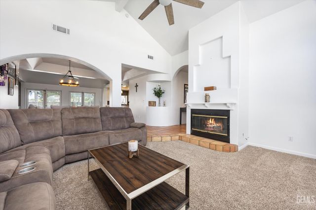 9003 Birch Creek Court, Bakersfield, CA 93312