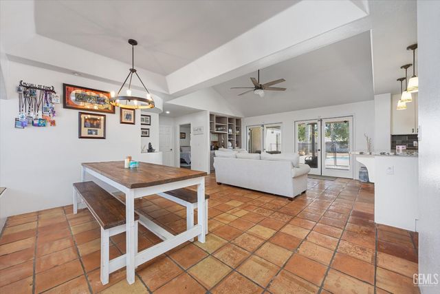 9003 Birch Creek Court, Bakersfield, CA 93312