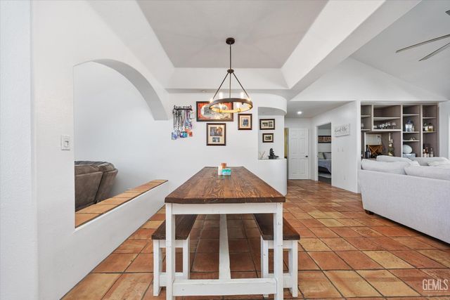 9003 Birch Creek Court, Bakersfield, CA 93312