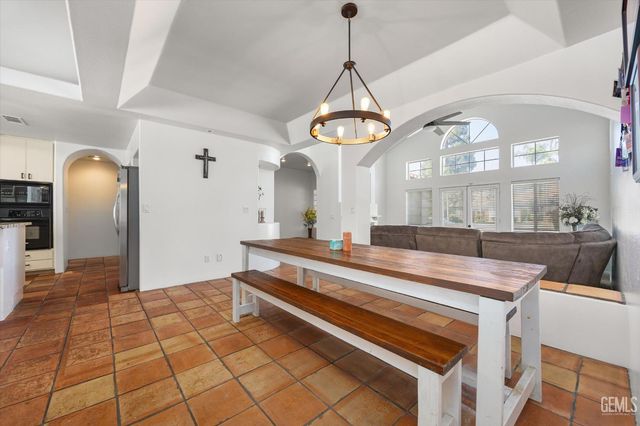 9003 Birch Creek Court, Bakersfield, CA 93312