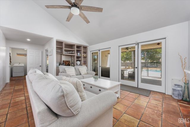 9003 Birch Creek Court, Bakersfield, CA 93312