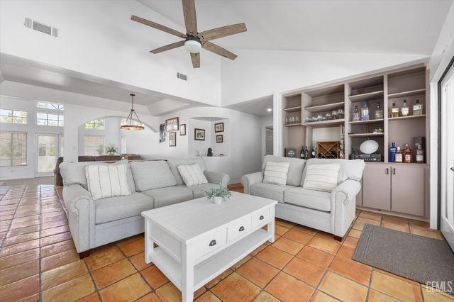 9003 Birch Creek Court, Bakersfield, CA 93312