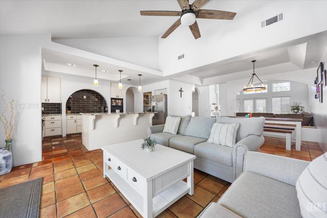 9003 Birch Creek Court, Bakersfield, CA 93312