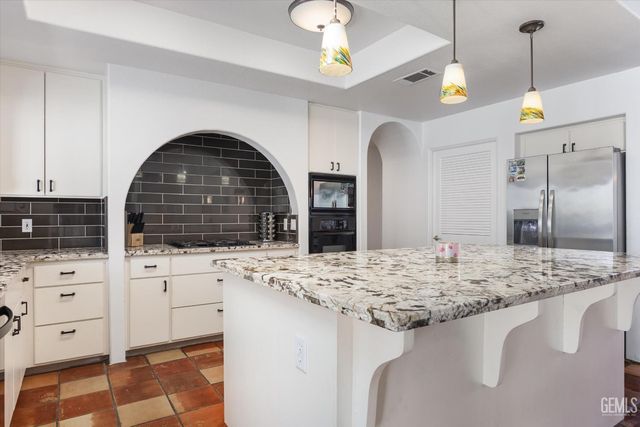 9003 Birch Creek Court, Bakersfield, CA 93312