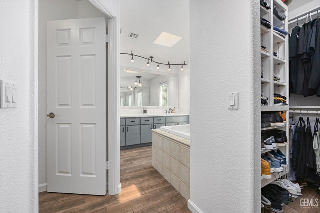 9003 Birch Creek Court, Bakersfield, CA 93312