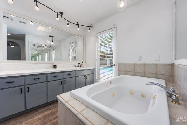 9003 Birch Creek Court, Bakersfield, CA 93312