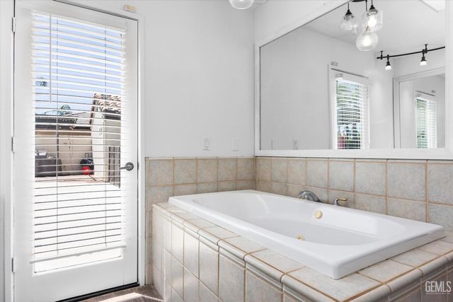 9003 Birch Creek Court, Bakersfield, CA 93312