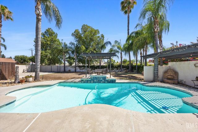 9003 Birch Creek Court, Bakersfield, CA 93312