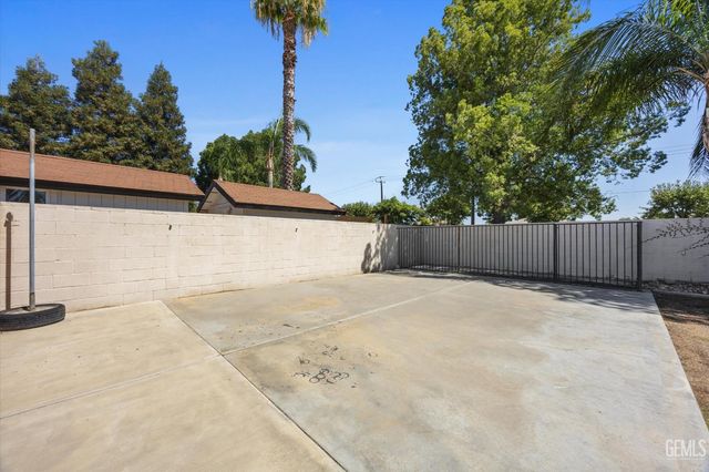 9003 Birch Creek Court, Bakersfield, CA 93312
