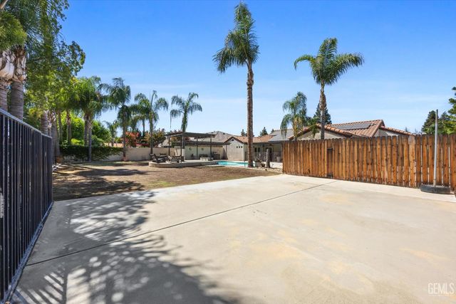9003 Birch Creek Court, Bakersfield, CA 93312