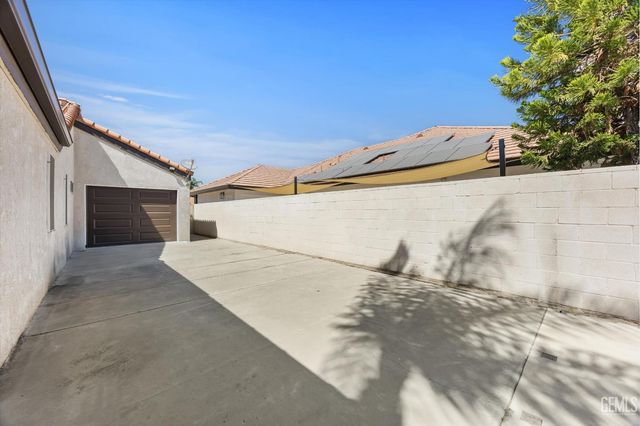 9003 Birch Creek Court, Bakersfield, CA 93312