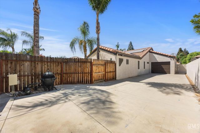 9003 Birch Creek Court, Bakersfield, CA 93312