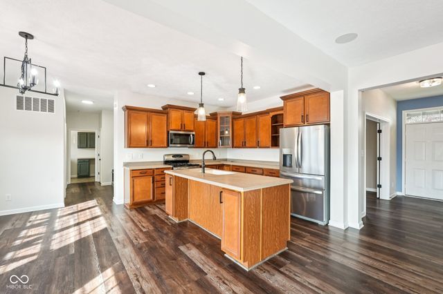 6121 Pine Bluff Drive, Avon, IN 46123