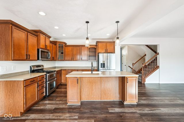 6121 Pine Bluff Drive, Avon, IN 46123