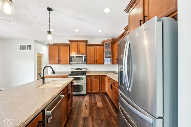 6121 Pine Bluff Drive, Avon, IN 46123