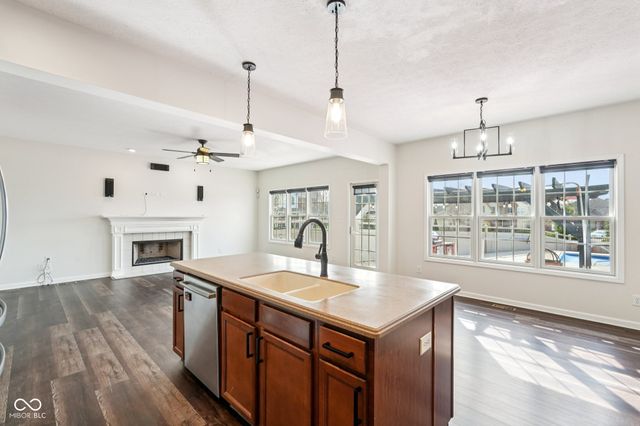 6121 Pine Bluff Drive, Avon, IN 46123