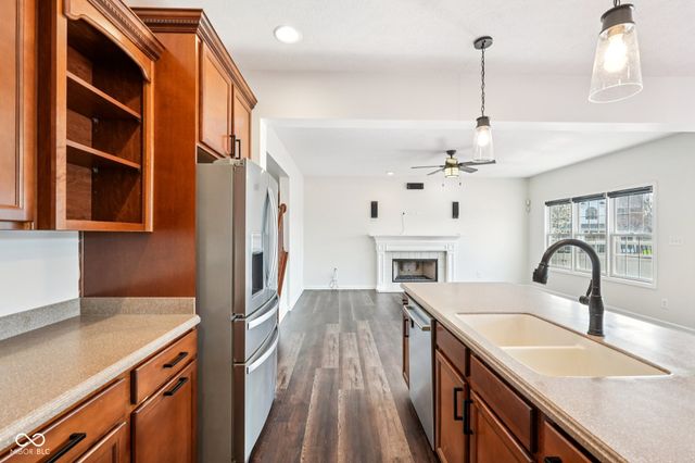 6121 Pine Bluff Drive, Avon, IN 46123