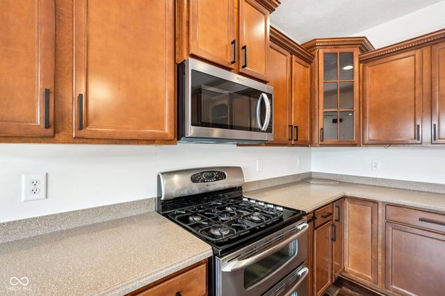 6121 Pine Bluff Drive, Avon, IN 46123