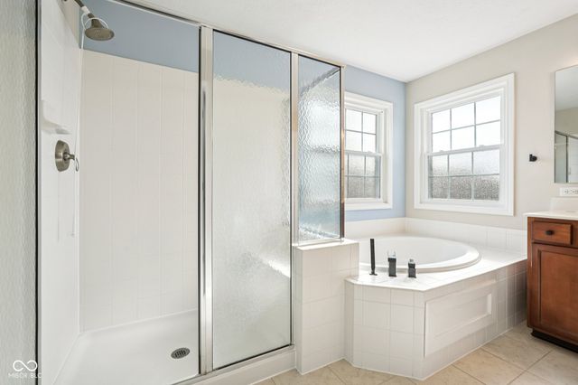 6121 Pine Bluff Drive, Avon, IN 46123