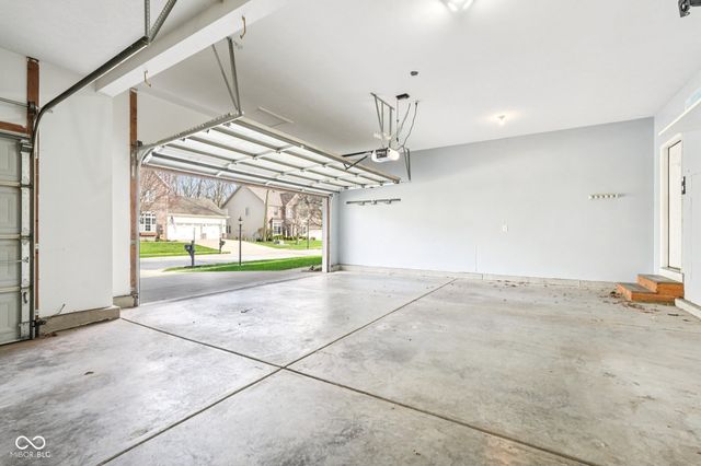 6121 Pine Bluff Drive, Avon, IN 46123