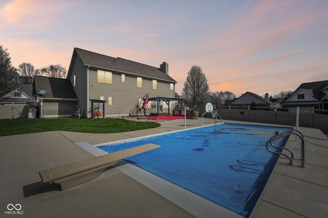 6121 Pine Bluff Drive, Avon, IN 46123