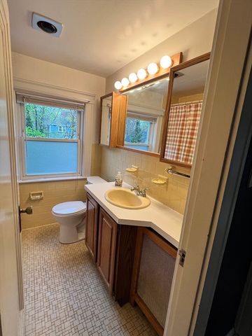 46 Richardson Road, Lynn, MA 01904