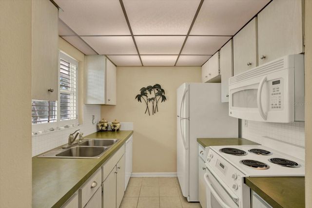 2750 E BAY DRIVE 12E, Largo, FL 33771