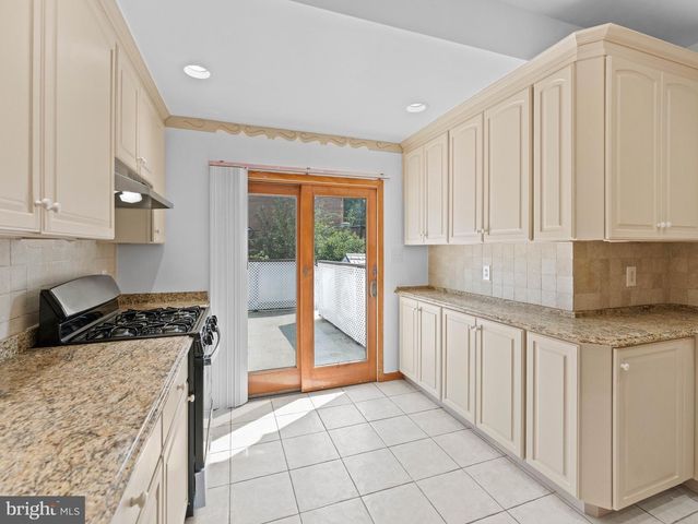 245 S LOGAN AVE, Audubon, NJ 08106