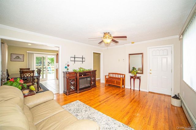 184 S Strong Avenue, Lindenhurst, NY 11757