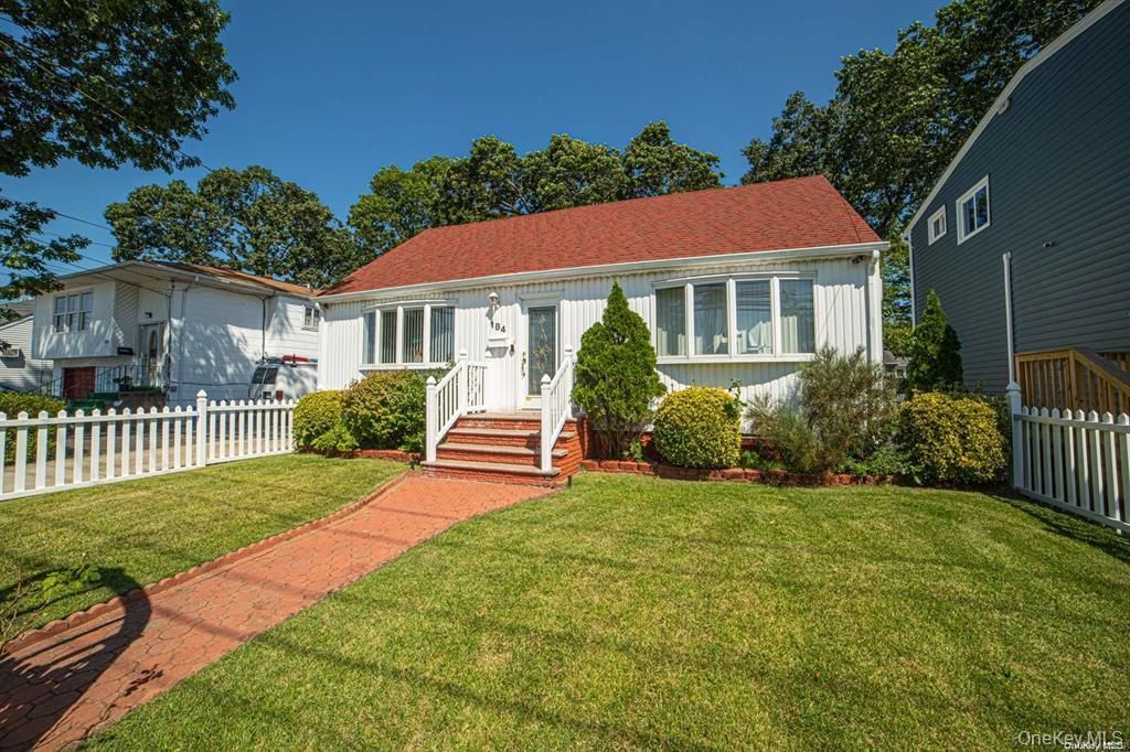 184 S Strong Avenue, Lindenhurst, NY 11757