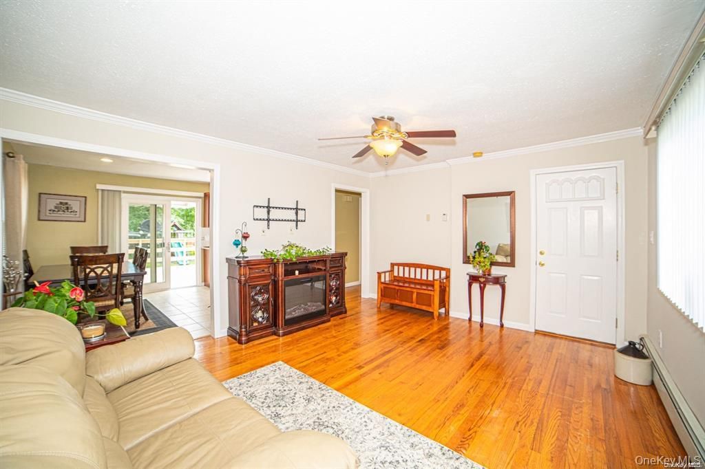 184 S Strong Avenue, Lindenhurst, NY 11757 — photo 3