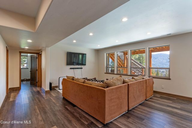 355 Olympic DR, Sandpoint, ID 83864